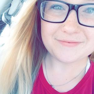 Meet your Posher, Courtney